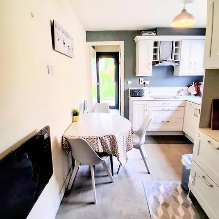 Cosy 3-bedroom Townhouse Private Garden