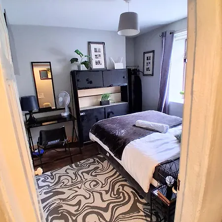 Cosy 3-bedroom Townhouse Private Garden *