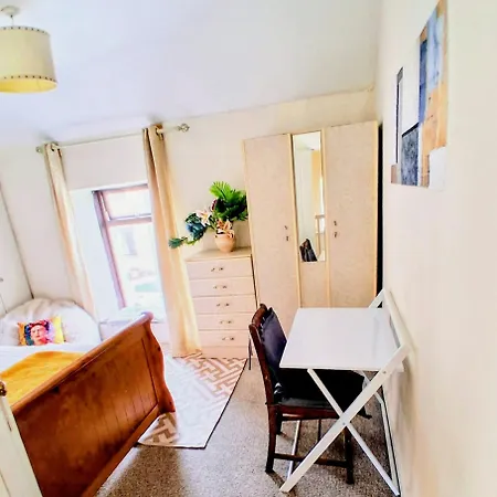 Dom wakacyjny Cosy 3-bedroom Townhouse Private Garden Wexford